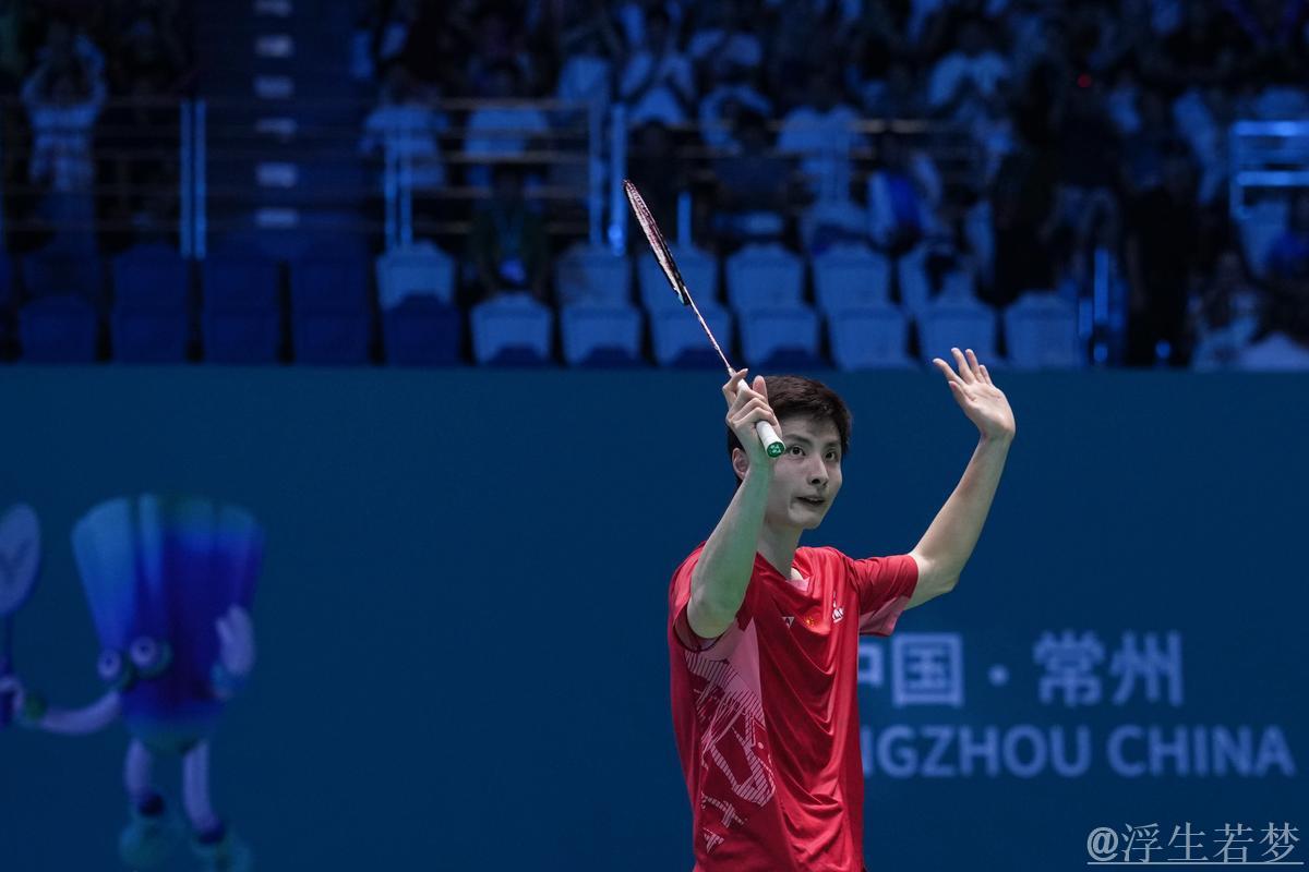 石宇奇逆转王正行摘得中国羽毛球公开赛男单桂冠 石宇奇逆转王正行摘得中国羽毛球公开赛男单桂冠